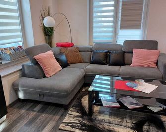 Ferienwohnung Mahlsdorf - ברלין - סלון