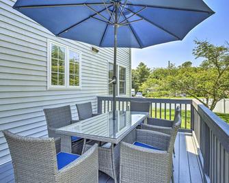 Onset Home w/ Deck: Walk to Beach on Buzzards Bay! - Buzzards Bay - Balcony
