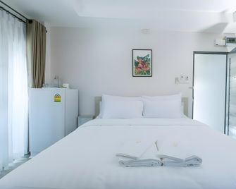 The Gun Hotel - Surin - Schlafzimmer