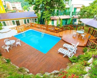 Bellus-Rose Pension Gyeongju - Gyeongju - Bazén