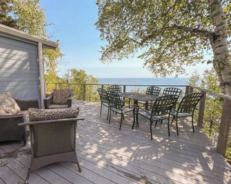 Thorson's Landing - Lake Superior - Silver Bay, MN - Cascade Vacation Rentals - Silver Bay - Balcony