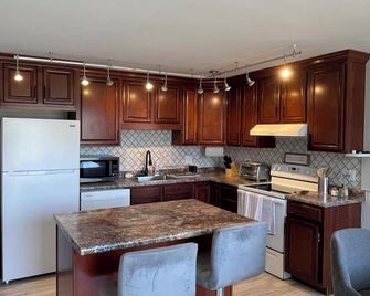 Newly renovated apartment in Derby central to lakes, restaurants and shopping. - Newport - Cocina