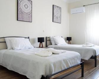 The Three Sisters House - Kardamena - Camera da letto