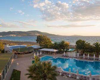 Le Monde Beach Resort & Spa - Dikili - Bazén