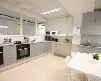 Forenom Hostel Espoo Kilo - Έσποο - Κουζίνα