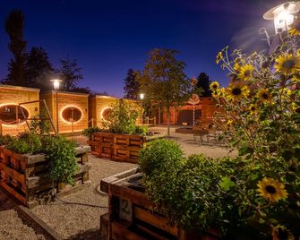 Zur Post Kümmersbruck Hotel & Tiny Houses - Kümmersbruck - Außenansicht