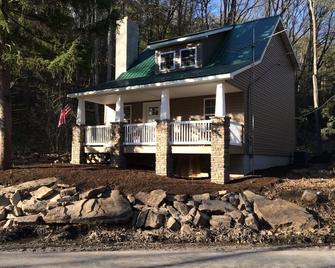 Clean!! Charming Cottage! Waterviews, Wifi, Outdoor Firepit, New Canvas Art Tv - Mifflinburg - Edificio