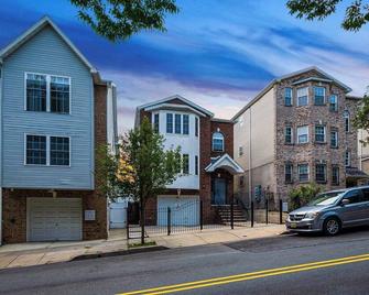 Gated Apt w/ Free Parking, Game Room & Shared Gym - Newark - Bâtiment