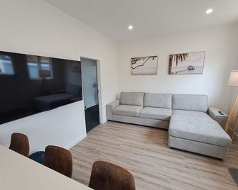 Tainui Charm - Fully Renovated, 3 Bedrooms - Dunedin - Wohnzimmer