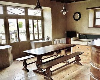 Charming Longere Traditionnelle Du Perche In A Farmhouse With Pool - Rémalard-en-Perche - Comedor