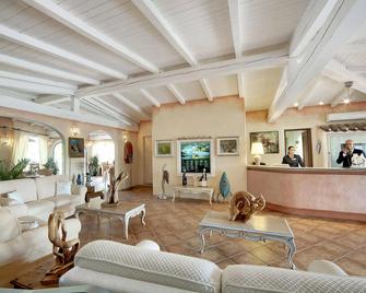 科隆納休閒俱樂部度假村 - 阿札切納 - 阿爾扎凱納