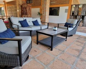 Taboga Eco Boutique Hotel - Monte Gordo - Patio