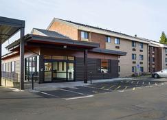 Clarion Inn and Suites Clackamas - Portland - Clackamas - Building