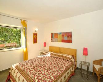 Lovely apartment within walking distance of San Montano Bay and Negombo - Lacco Ameno - Camera da letto