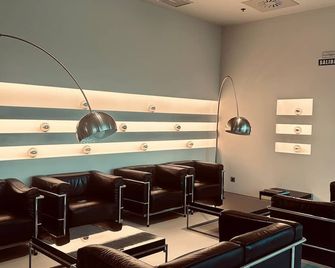 Holiday Inn Express Pamplona By IHG - Pamplona - Lounge