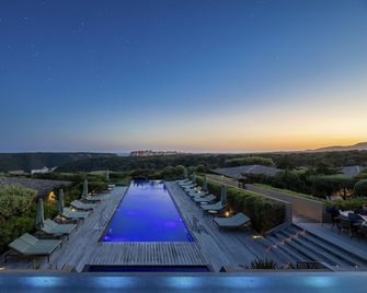 Hôtel Et Spa Version Maquis Citadelle - Bonifacio - Piscine