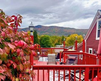 Cozy Rustic Cabin in Rutland. Hot tub, pool in summer, mountain views! - Rutland