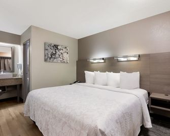 Red Roof Inn Plus+ Chicago - Naperville - Naperville - Slaapkamer