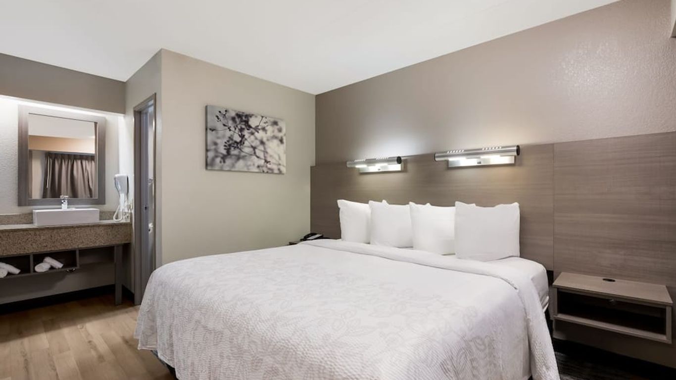 Red Roof Inn Plus+ Chicago - Naperville