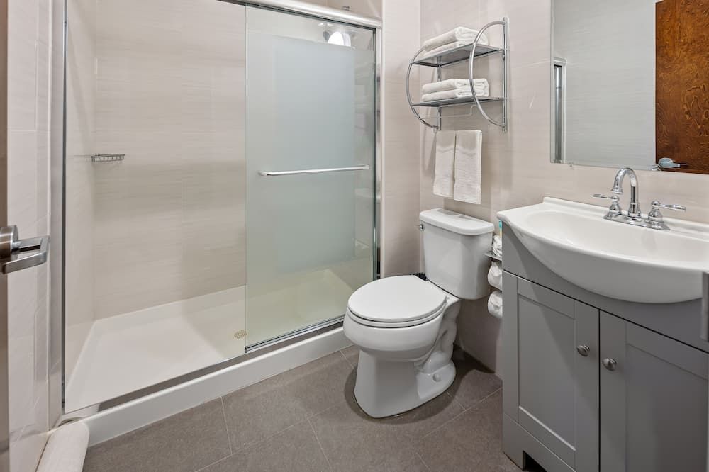 Highbridge Hotel - Bronx - Bathroom