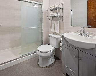 Highbridge Hotel - Bronx - Bathroom