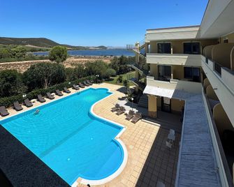 Hotel Cala Dei Pini - Sant’Anna Arresi - Pool