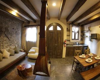 Vecchia Luna: The coziest spot in Val'Quirico - Xalmimilulco