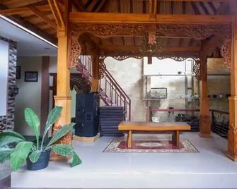 RedDoorz Syariah near Terminal Mendolo Wonosobo 2 - Wonosobo