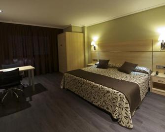 Hotel Francisco Ii - Ourense - Bedroom