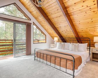 Avalon Pines by AvantStay 5 mins from Bear Mountain Ski Resort - Big Bear Lake - Schlafzimmer