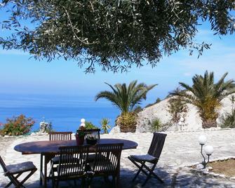 La Casa D' Irene - Kalamitsi - Patio