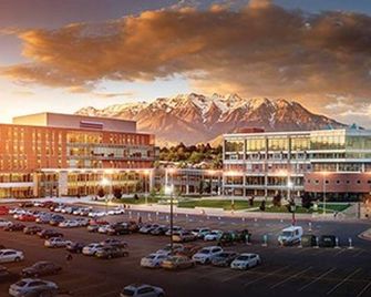 Great Location! Big space with 3 Masters! - Orem - Building