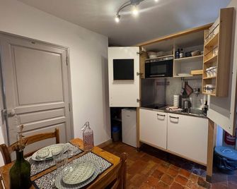 West Studio – Vineyard Room Château Barbebelle - Rognes - Cocina