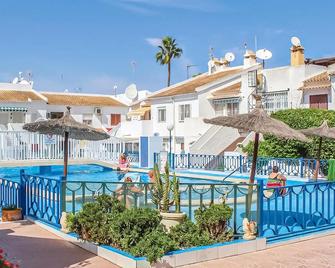1 Bedroom Nice Apartment In Torrevieja - Torrevieja - Piscina