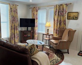 The Little Pearl, Boutique Designer Cottage in Cottage Grove’s Historic District - Cottage Grove - Obývací pokoj
