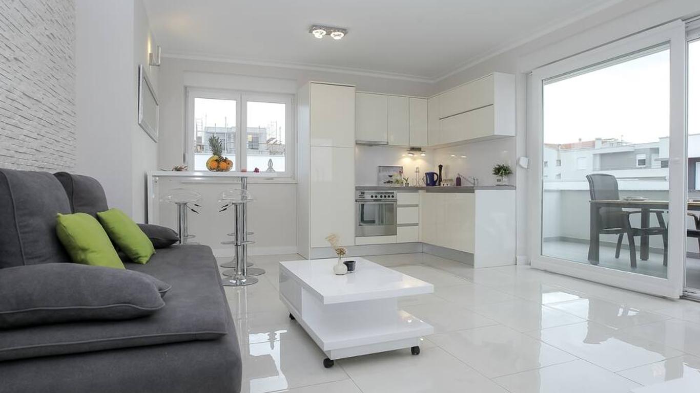 Apartments Tomana