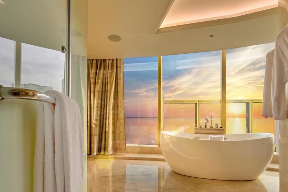 Okada Manila C$ 176 (C̶$̶ ̶2̶,̶3̶0̶0̶). Manila Hotel Deals