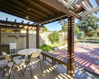 Lakewood Home about 5 Mi to Knotts Berry Farm! - Lakewood - Restaurant
