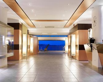 Spetses Hotel - Spétses - Лоббі