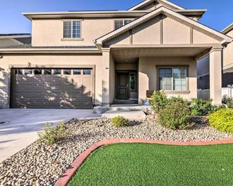6 Mi to Dia: Spacious Home w/ Backyard in Denver! - Denver - Building