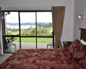 أوكا بلايس هومستاي - ويتيانغا - غرفة نوم