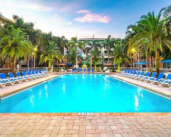 Mizner Place at Weston Town Center - Weston - Zwembad