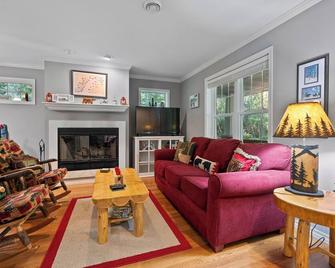 Blue Bear Cottage at Simple Life Rentals - Fish Creek - Sala de estar