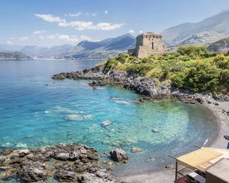 Apartments with a tennis court and a barbecue - Scalea - Plage