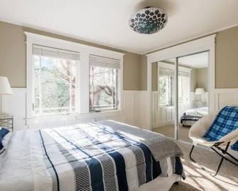 Modern 4bd Getaway In Downtown MV With Pool! - Mountain View - Bedroom