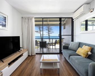 The Beach Retreat Coolum - Coolum Beach - Living room