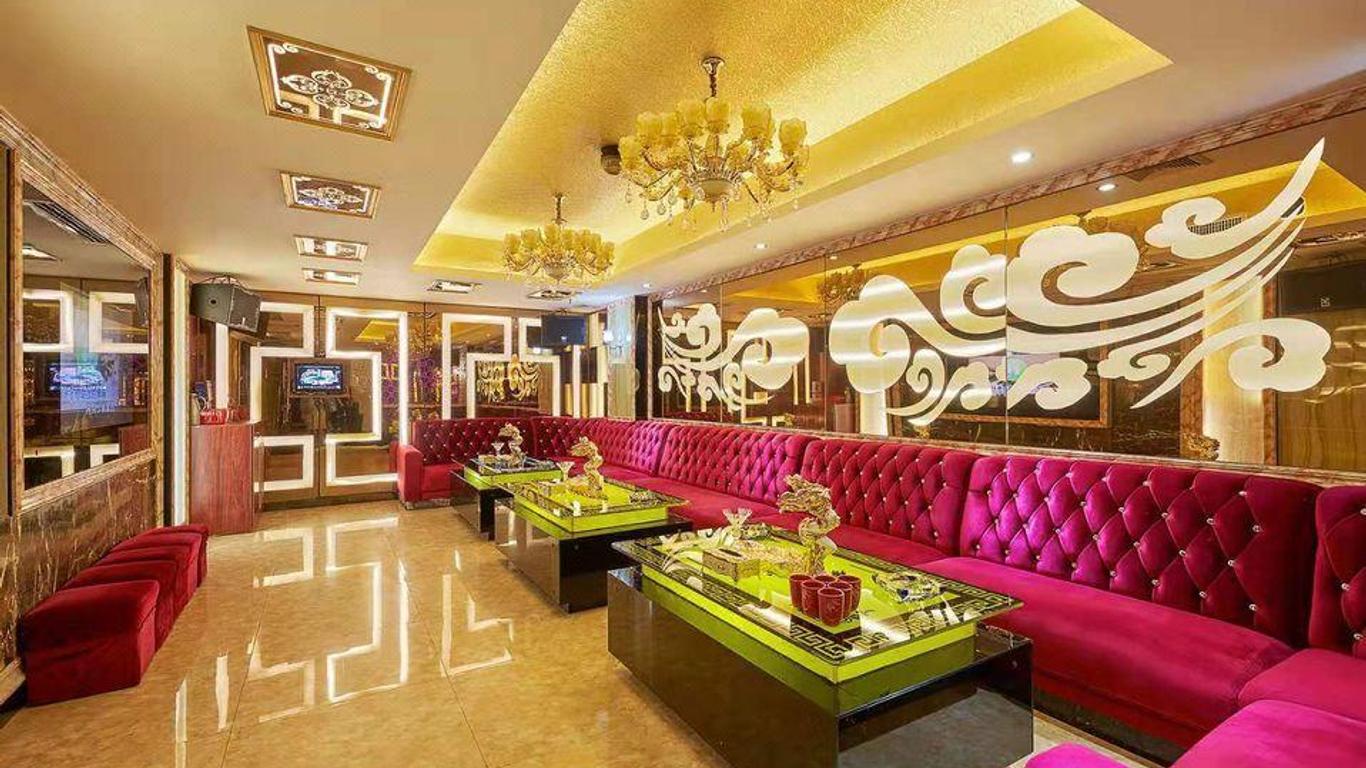 Golding Hotel