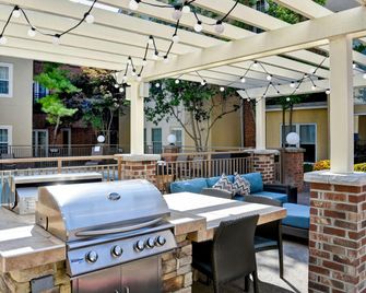Homewood Suites by Hilton Kansas City - Airport - Kansas City - Innenhof