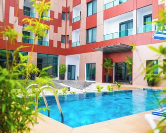 Hôtel Kemaka - Abidjan - Zwembad