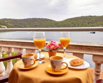 Sponga 1 Apartment with balcony and sea view - Polače